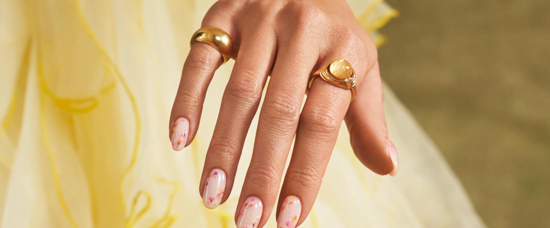 Neonail: te stylizacje paznokci są modne wiosną 2024